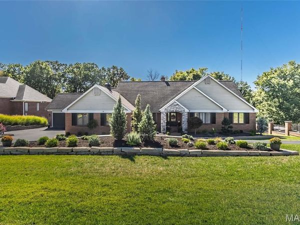 13524 Pine Wood Trail, St Louis, MO 63128