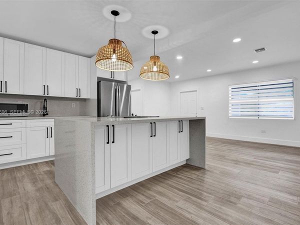 75 NW 117th St, Miami, FL 33168