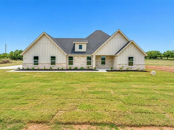 132 Aslan Road , Poolville, TX 76487