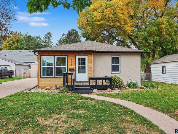 1301 S Gary Dr, Sioux Falls, SD 57103