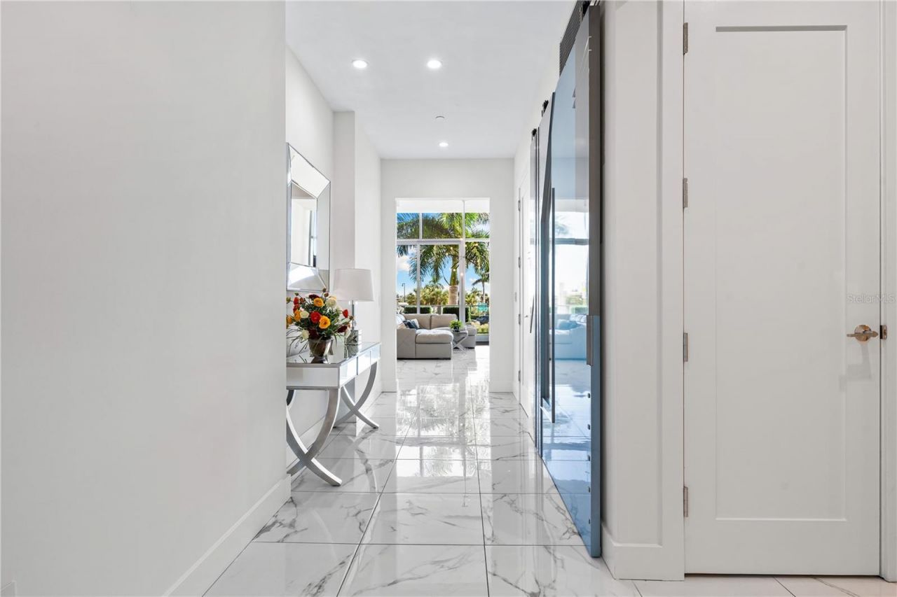 1155 N Gulfstream Avenue, Unit 208, Sarasota, FL 34236 Photo