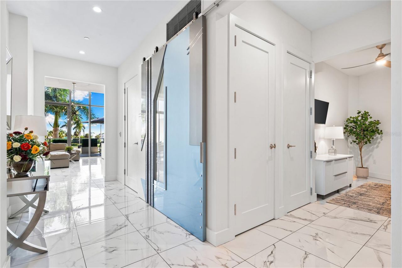 1155 N Gulfstream Avenue, Unit 208, Sarasota, FL 34236 Photo