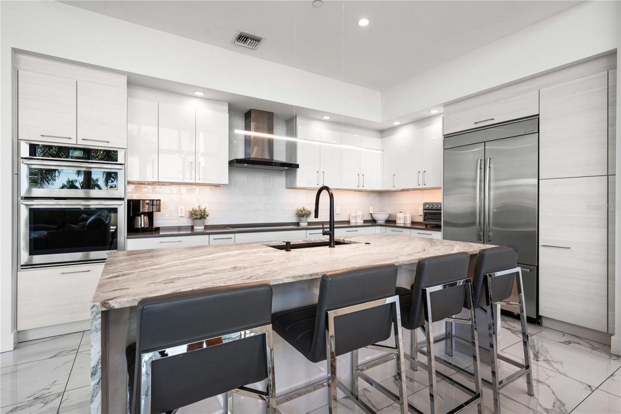 1155 N Gulfstream Avenue, Unit 208, Sarasota, FL 34236 Photo