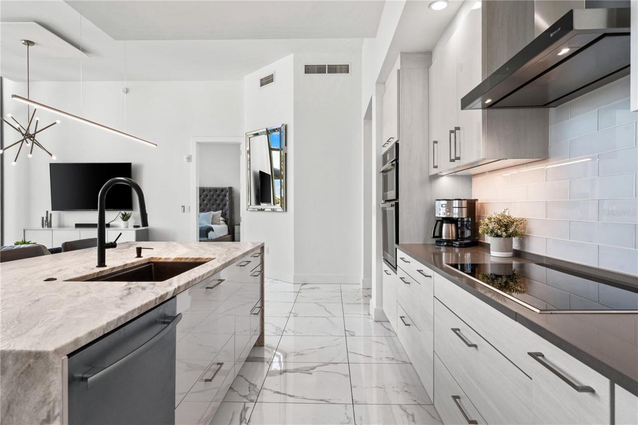 1155 N Gulfstream Avenue, Unit 208, Sarasota, FL 34236 Photo