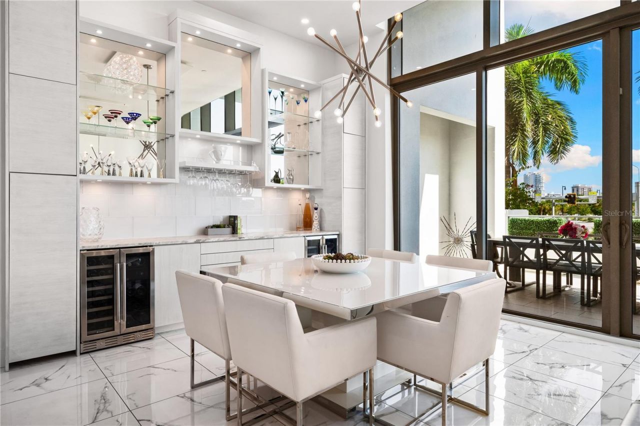 1155 N Gulfstream Avenue, Unit 208, Sarasota, FL 34236 Photo