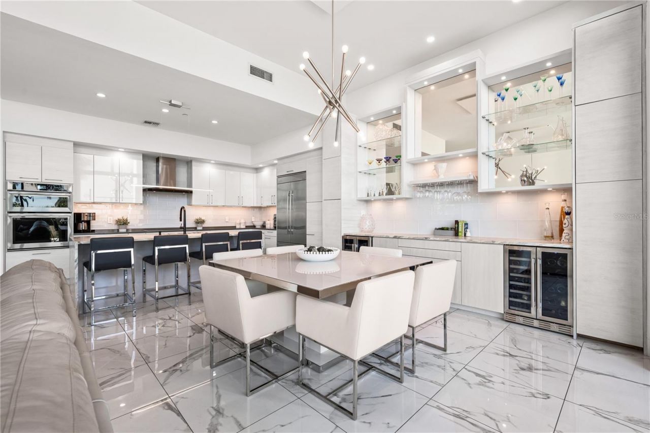 1155 N Gulfstream Avenue, Unit 208, Sarasota, FL 34236 Photo