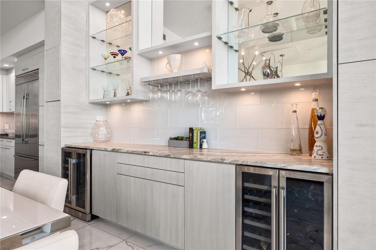 1155 N Gulfstream Avenue, Unit 208, Sarasota, FL 34236 Photo