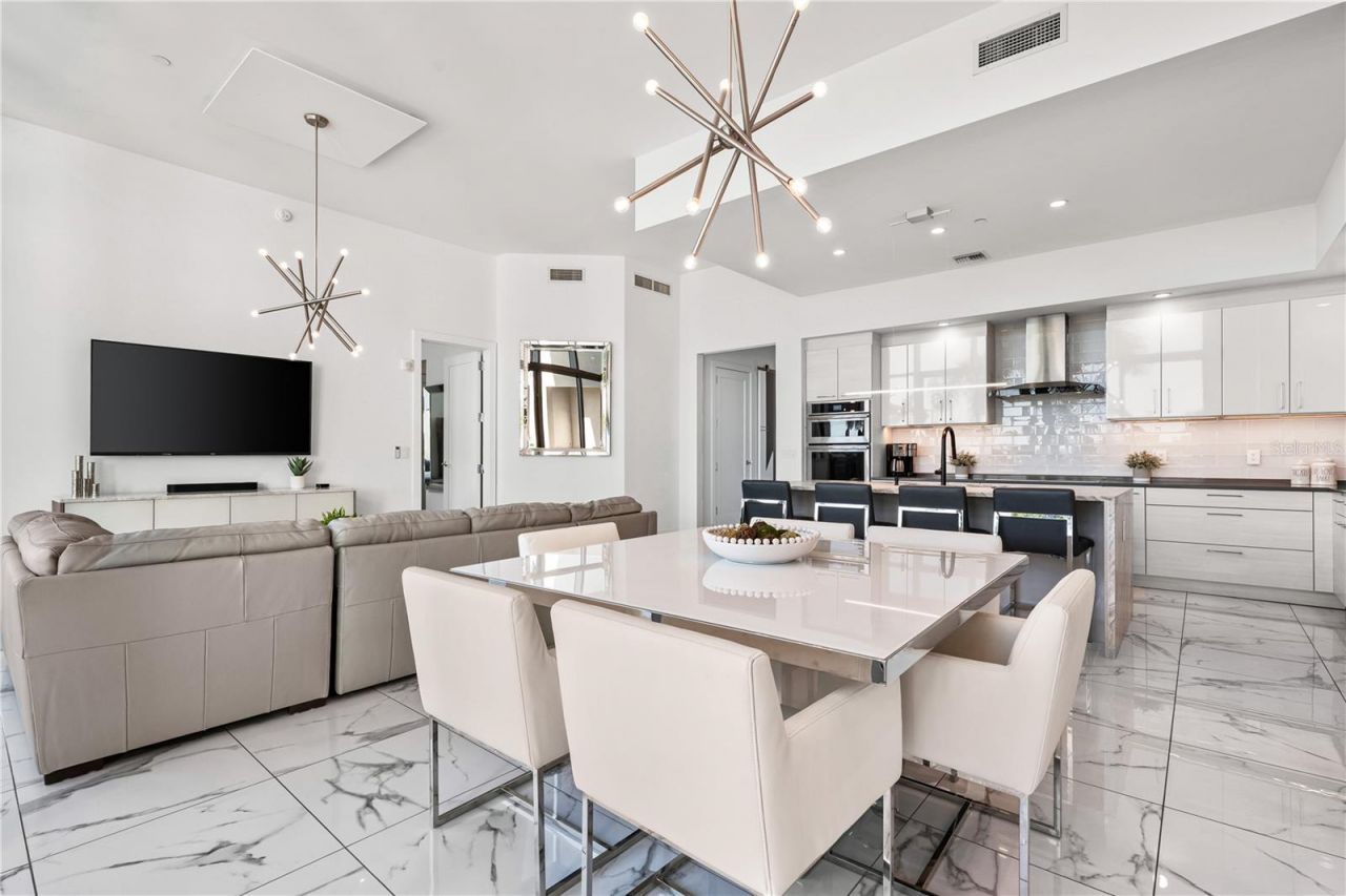 1155 N Gulfstream Avenue, Unit 208, Sarasota, FL 34236 Photo