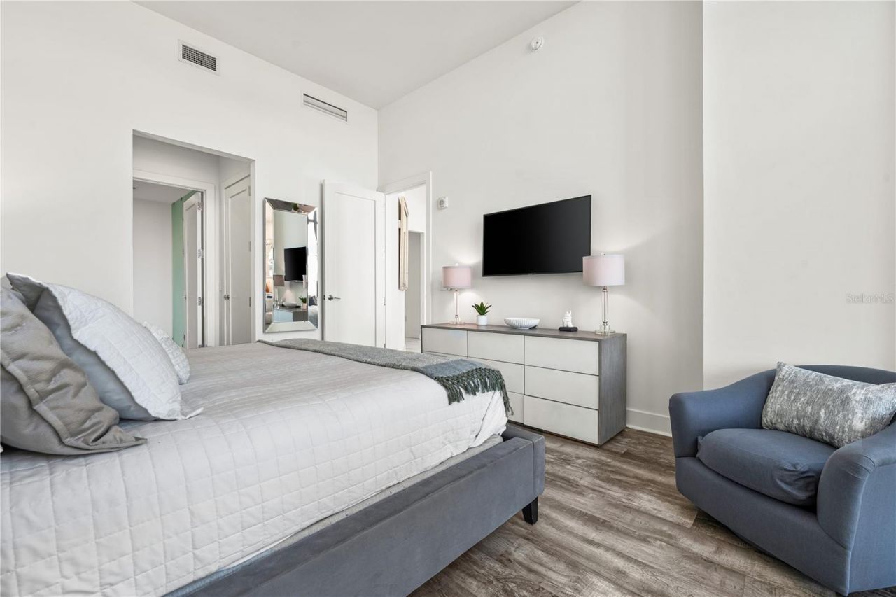 1155 N Gulfstream Avenue, Unit 208, Sarasota, FL 34236 Photo