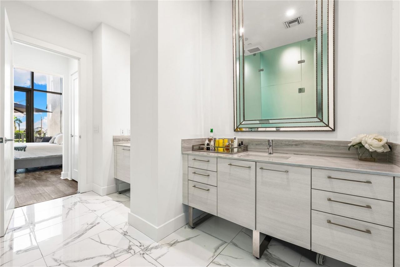 1155 N Gulfstream Avenue, Unit 208, Sarasota, FL 34236 Photo
