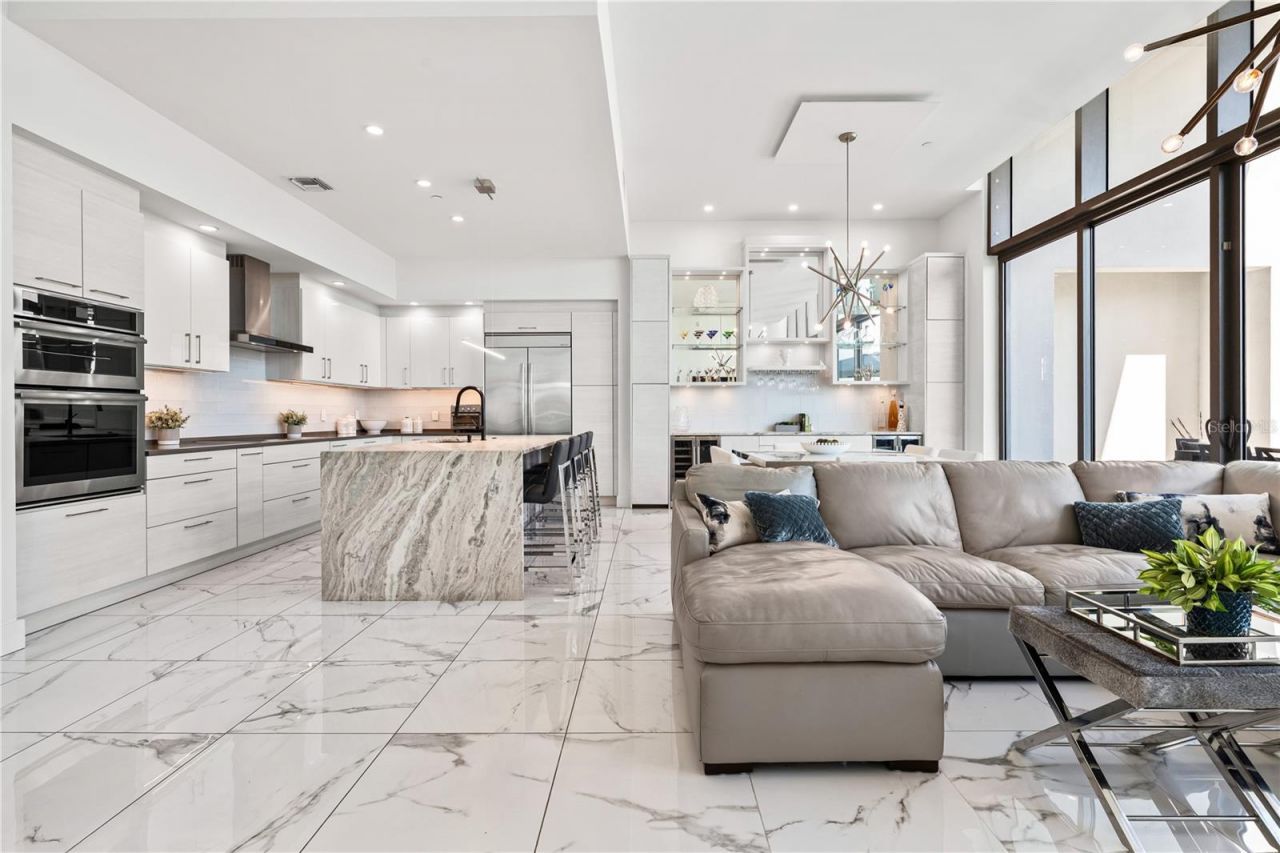 1155 N Gulfstream Avenue, Unit 208, Sarasota, FL 34236 Photo