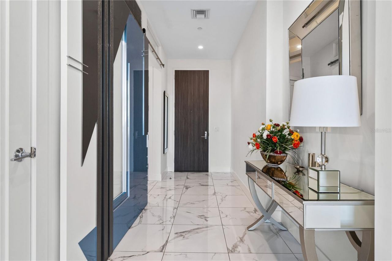 1155 N Gulfstream Avenue, Unit 208, Sarasota, FL 34236 Photo