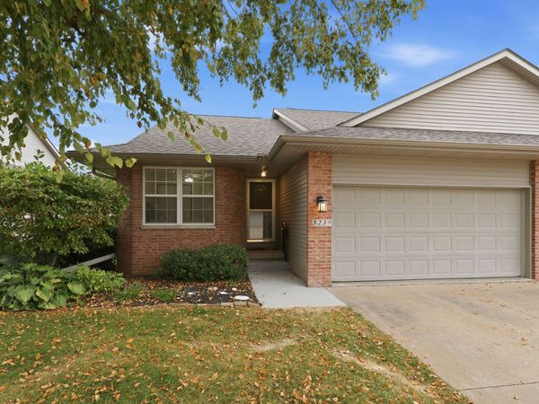 5239 Red Fox Road , Bettendorf, IA 52722