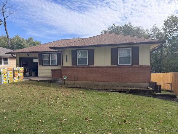 8207 Kenwood Avenue, Kansas City, MO 64131
