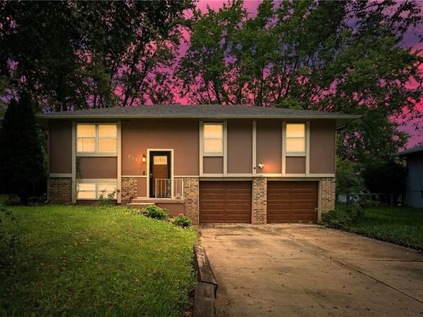 317 SW Shamrock Place, Blue Springs, MO 64014