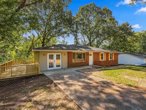 905 Fairchild Ave, Florence, AL 35630