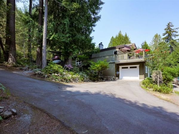 8508 Emard Terr, North Saanich, BC V8L 1K3