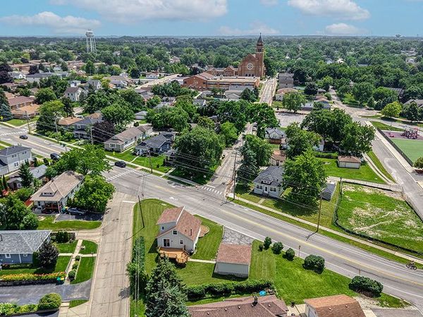 521 Mccarthy Road , Lemont, IL 60439