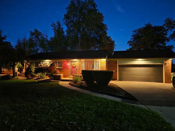 41204 Belvidere Street, Harrison Township, MI 48045