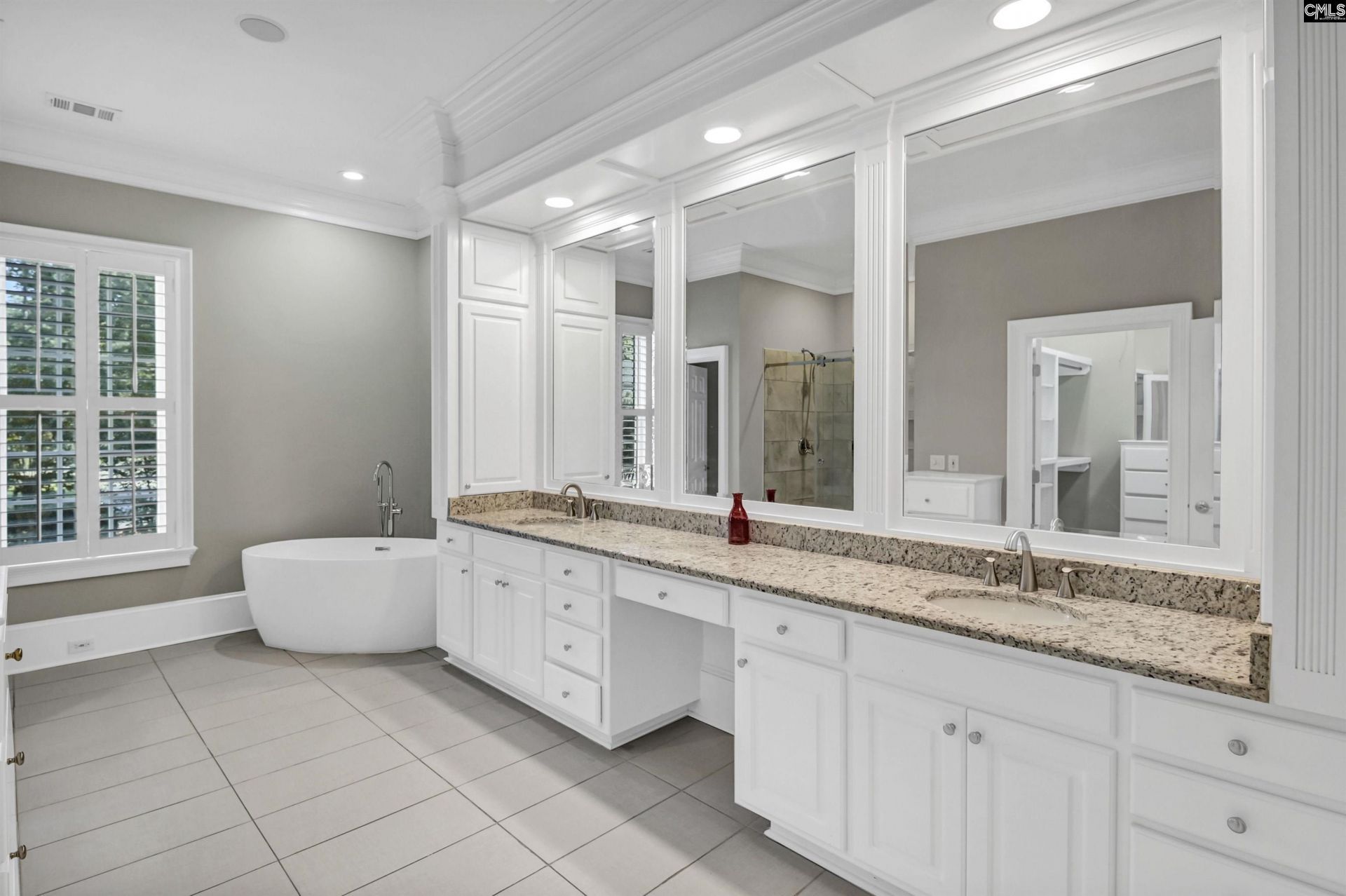 305 Redbay Road  Photo 32