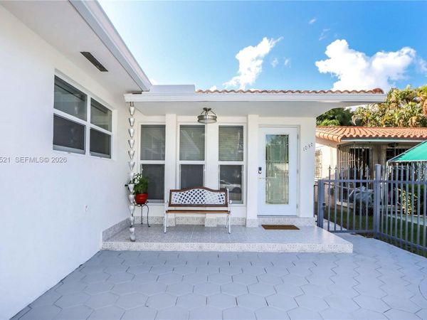 1030 SW 10th Ave , Miami, FL 33130