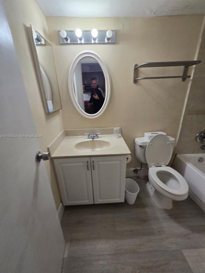 19201 Collins Ave , Unit 941, Sunny Isles Beach, FL 33160 Photo