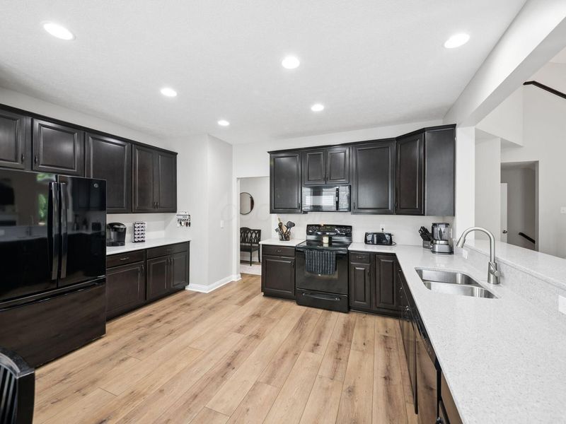 239 Cambridge Road, Delaware, OH 43015 Photo 2