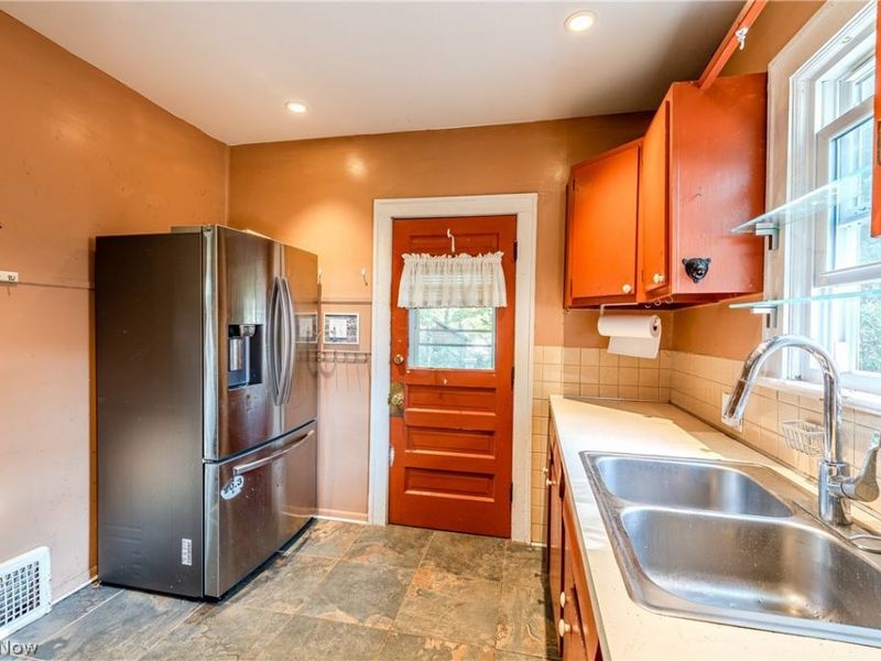 2177 Warren Road, Lakewood, OH 44107 Photo 10