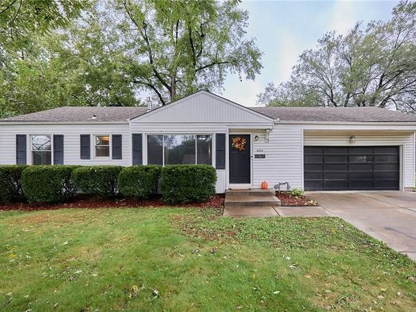 8824 Summit Street, Kansas City, MO 64114