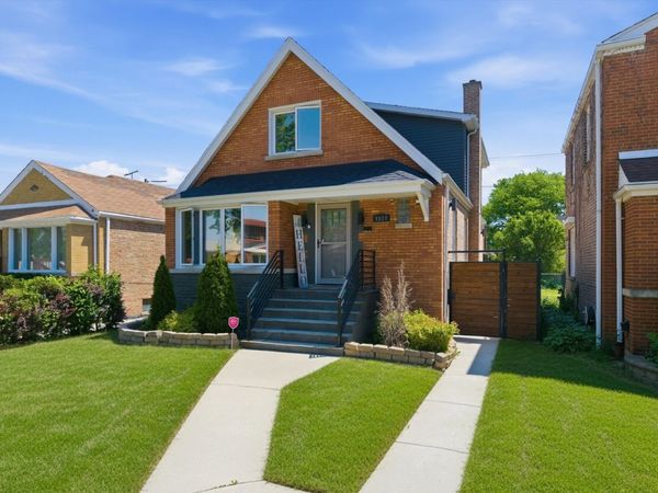 9829 S Claremont Avenue, Chicago, IL 60643