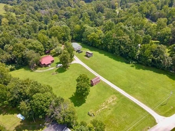 5615 Bartlett Rd, Cookeville, TN 38501