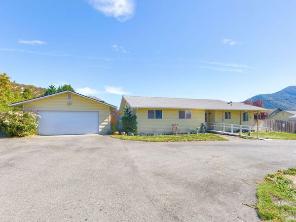 309 NE Terry Lane, Grants Pass, OR 97526