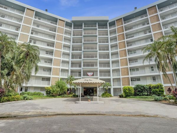 2940 N COURSE Drive, Unit 401, Pompano Beach, FL 33069