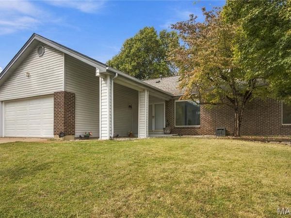 12215 Foxpoint Drive , St Louis, MO 63043