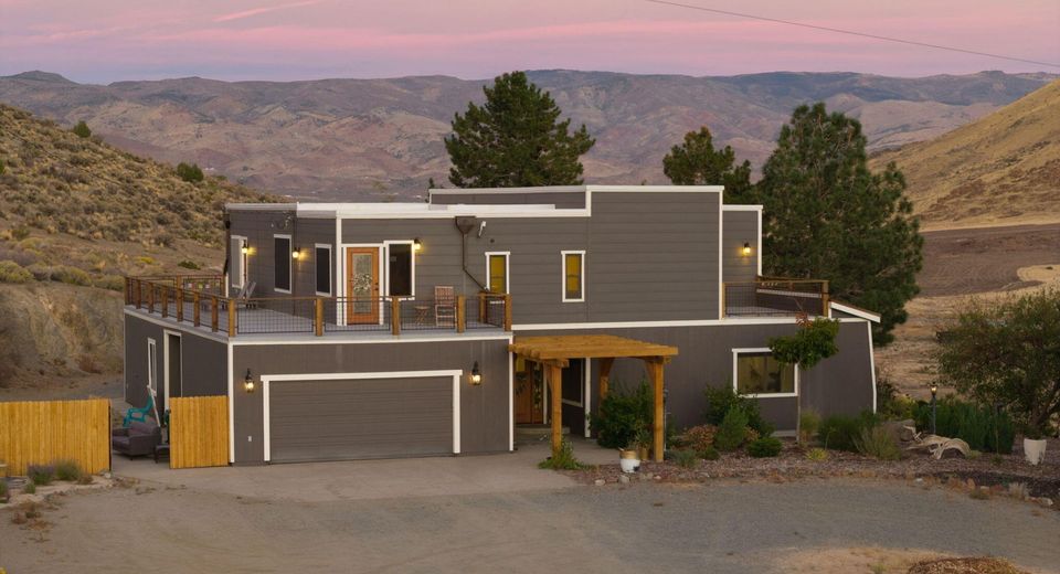 15555 Pyramid Way, Reno, NV 89510 Photo