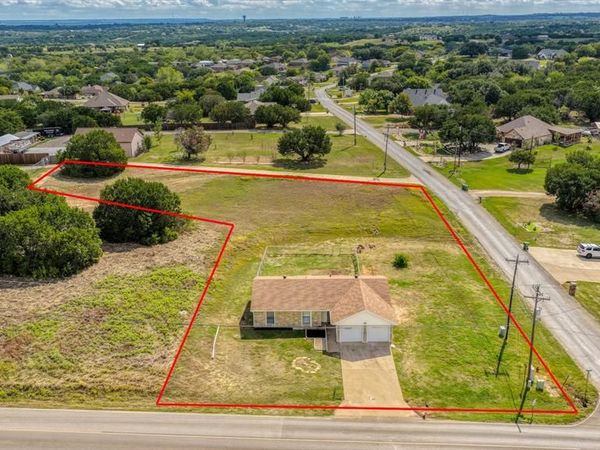 901 W Apache Trail , Granbury, TX 76048