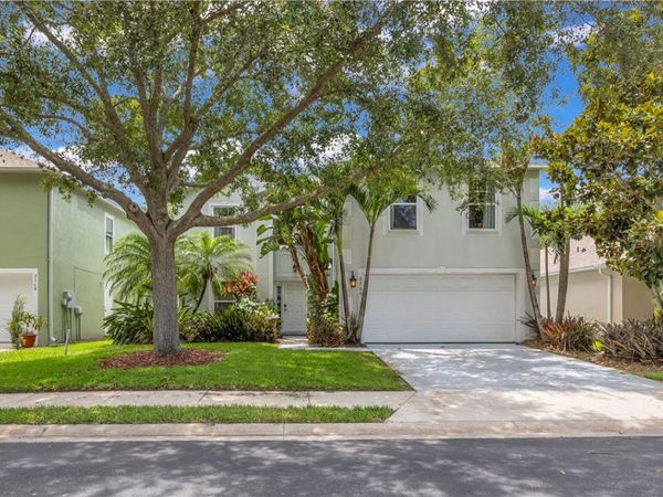 2566 12th Square SW, Vero Beach, FL 32968