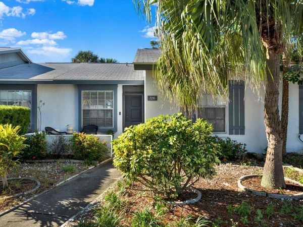 7216 PARKSIDE VILLAS DRIVE , ST PETERSBURG, FL 33709