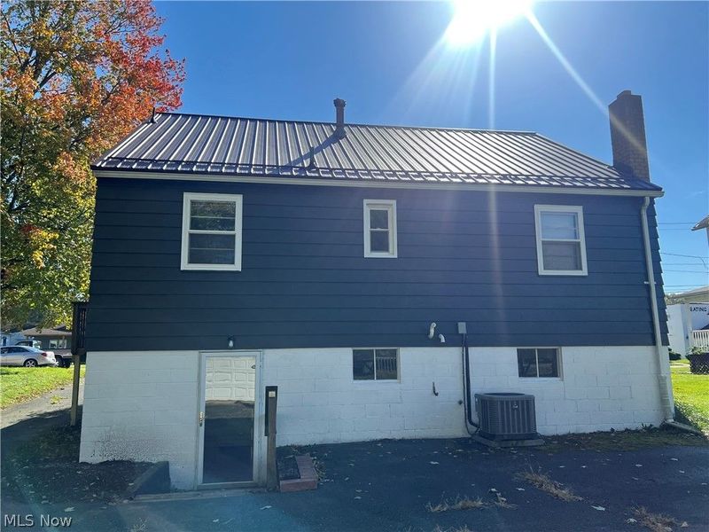554 E Taggart Street, East Palestine, OH 44413 Photo 2