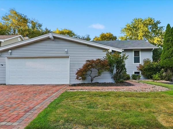 12243 Foxpoint Drive , Maryland Heights, MO 63043