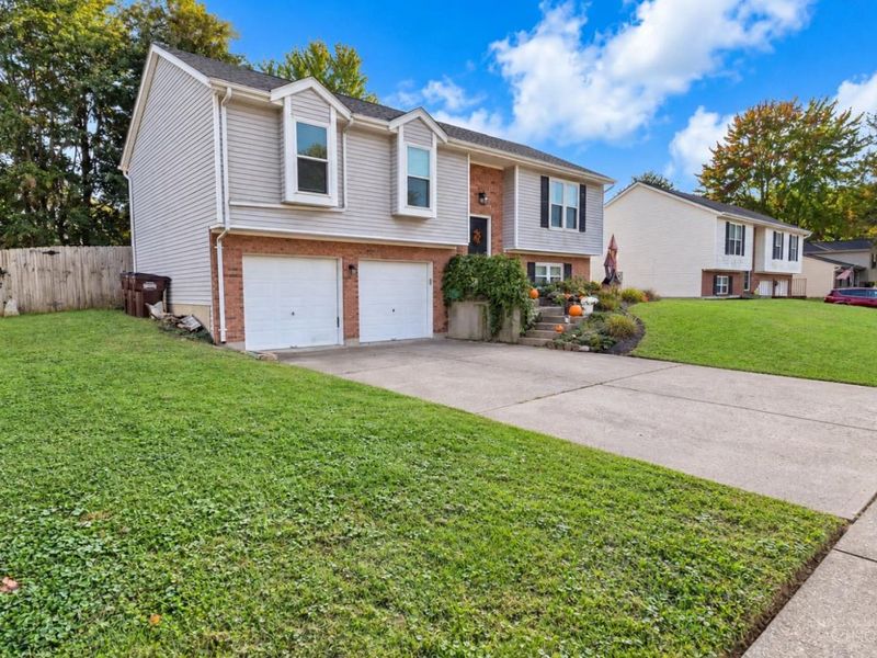 687 Mockingbird Lane, Union Township, OH 45244 Photo 2