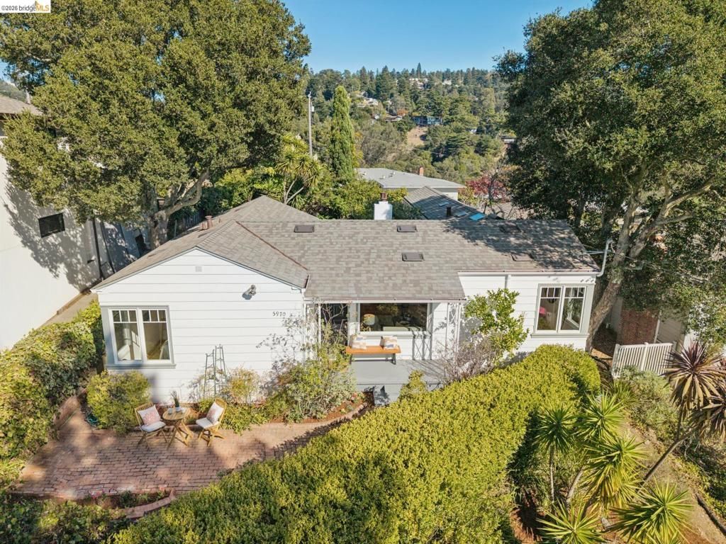 5970 Rincon Dr, Oakland, CA 94611 Main Photo