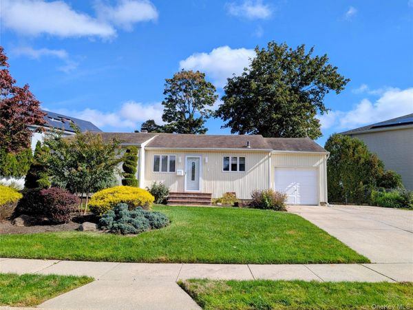 124 Morton Boulevard , Plainview, NY 11803