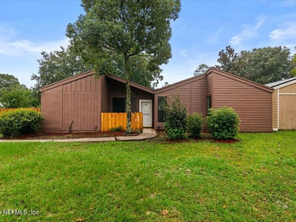 2524 WHISPERING WOODS Boulevard, Unit 3, Jacksonville, FL 32246