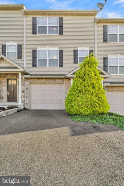 722 GREGS DRIVE , HARRISBURG, PA 17111