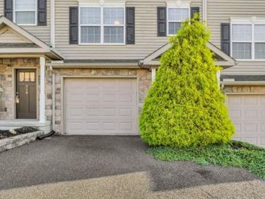 722 GREGS DRIVE , HARRISBURG, PA 17111
