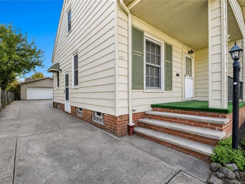 20430 Tracy Avenue, Euclid, OH 44123 Photo 3
