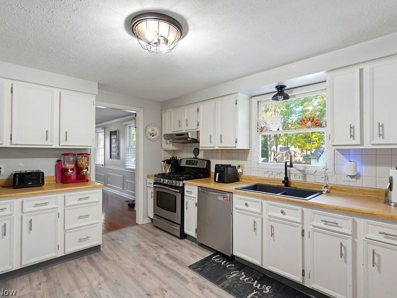 1047 Berkshire Drive, Macedonia, OH 44056 Photo 9