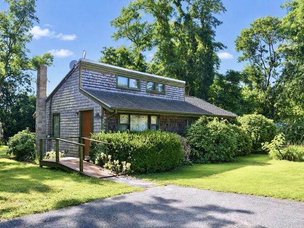 30 Meadowlark Dr, Wareham, MA 02571