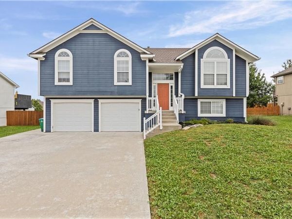 12208 White Oak Street, Peculiar, MO 64078